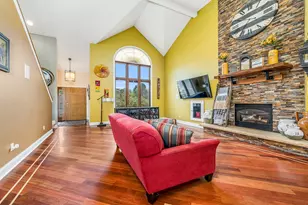 1850 Indian Springs Ct, Freeport, IL 61032 - Photo 7