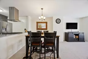 351 Park Ridge Ln, Aurora, IL 60504 - Photo 5