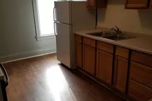 609 W Cottonwood St, Freeport, IL 61032 - Photo 5