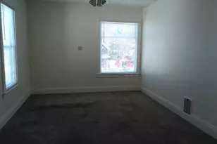 609 W Cottonwood St, Freeport, IL 61032 - Photo 9