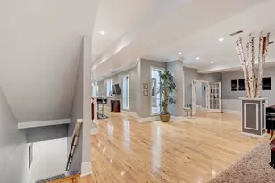 22 W Ontario St, Chicago, IL 60654 - Photo 13