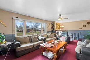 8111 W 91st St, Hickory Hills, IL 60457 - Photo 5