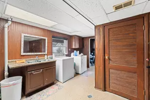 8111 W 91st St, Hickory Hills, IL 60457 - Photo 13