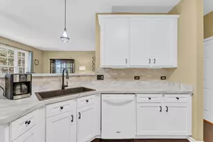 414 Bay Tree Cir, Vernon Hills, IL 60061 - Photo 17