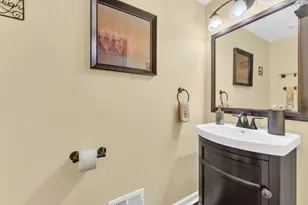 414 Bay Tree Cir, Vernon Hills, IL 60061 - Photo 19