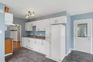 1024 Avery Ave, Dixon, IL 61021 - Photo 7