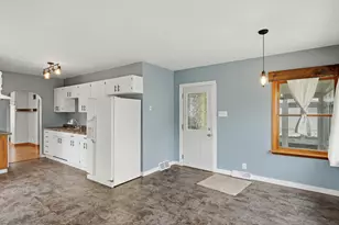 1024 Avery Ave, Dixon, IL 61021 - Photo 5