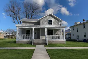 112 E Mulberry St, Watseka, IL 60970 - Photo 1