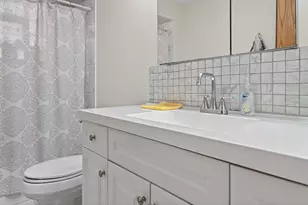 8611 W Summerdale Ave, Chicago, IL 60656 - Photo 13