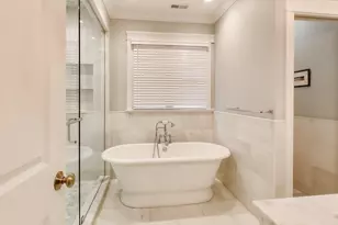 1226 W Henderson St, Chicago, IL 60657 - Photo 13