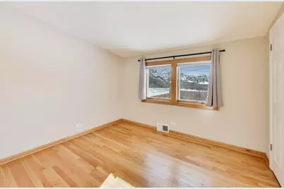 7441 Lyons Street, Morton Grove, IL 60053 - Photo 15