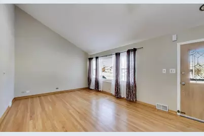 7441 Lyons Street, Morton Grove, IL 60053 - Photo 3