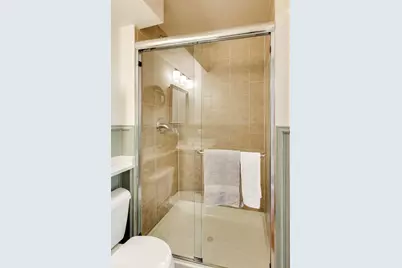 3900 N Pine Grove Avenue #301, Chicago, IL 60613 - Photo 15