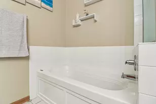 651 W Kristina Ln, Round Lake, IL 60073 - Photo 17