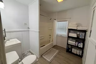 500 Barrett St, Elgin, IL 60120 - Photo 9