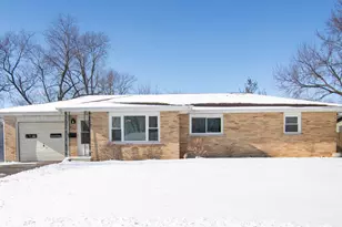 609 Ivy Ln, Bradley, IL 60915 - Photo 1
