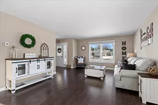 1394 Parkridge Ct, Crystal Lake, IL 60014 - Photo 3