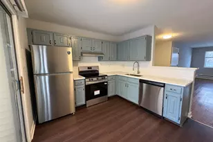 201 N Waters Edge Dr, Glendale Heights, IL 60139 - Photo 5