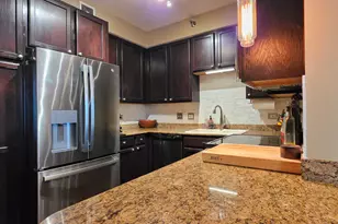 435 W Erie St, Chicago, IL 60654 - Photo 9