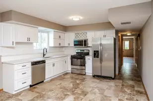 7840 Cronin Ave, Justice, IL 60458 - Photo 9