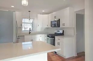 9052 W 92nd St, Hickory Hills, IL 60457 - Photo 3