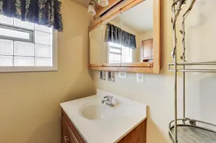 [Address not provided], Morton Grove, IL 60053 - Photo 47