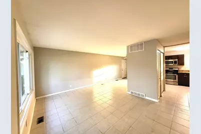 120 S Chestnut Drive, Streamwood, IL 60107 - Photo 5