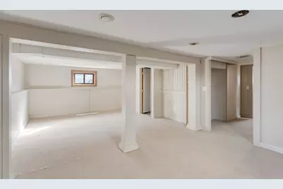 140 N Elroy Avenue, Bartlett, IL 60103 - Photo 9