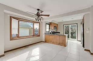 140 N Elroy Ave, Bartlett, IL 60103 - Photo 5