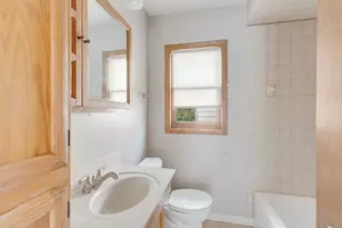 140 N Elroy Ave, Bartlett, IL 60103 - Photo 7