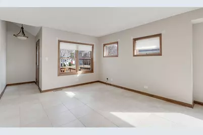 140 N Elroy Avenue, Bartlett, IL 60103 - Photo 3