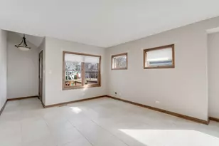 140 N Elroy Ave, Bartlett, IL 60103 - Photo 3