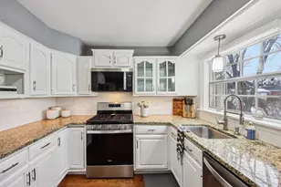 175 S Fairview Ave, Elmhurst, IL 60126 - Photo 11