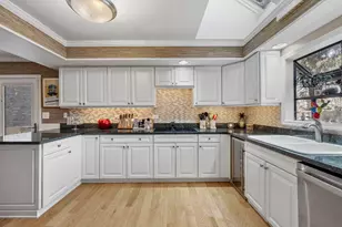 46 Oak Creek Dr, Burr Ridge, IL 60527 - Photo 11