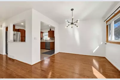 9410 Lawler Avenue, Skokie, IL 60077 - Photo 7