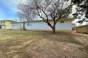 1605 Sharon Rd, Streator, IL 61364 - Photo 1