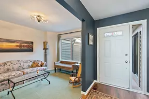 529 White Oak Ln, Lake Barrington, IL 60010 - Photo 5