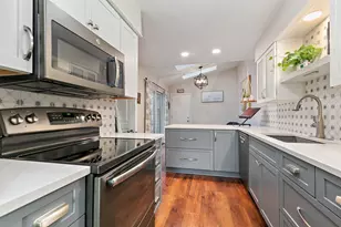 529 White Oak Ln, Lake Barrington, IL 60010 - Photo 11