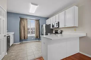 836 Lewisburg Ln, Aurora, IL 60504 - Photo 9