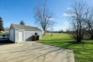 386 Park St, Manteno, IL 60950 - Photo 3