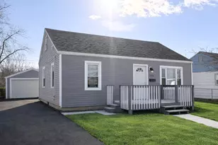 386 Park St, Manteno, IL 60950 - Photo 1