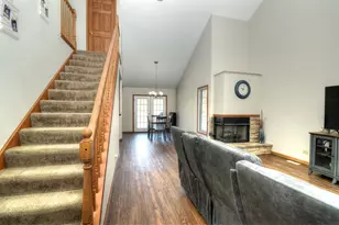 107 S River Rd, McHenry, IL 60051 - Photo 3