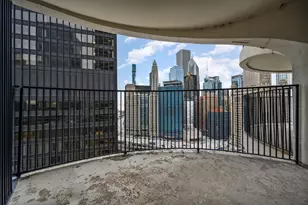 300 N State St, Chicago, IL 60654 - Photo 17