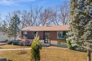 611 Clover Ct, Naperville, IL 60540 - Photo 3