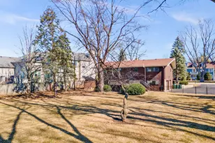 611 Clover Ct, Naperville, IL 60540 - Photo 37