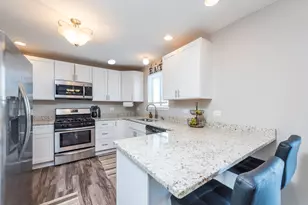 423 Windridge Dr, Round Lake Park, IL 60073 - Photo 11