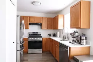 774 Hyacinth Ln, Dekalb, IL 60115 - Photo 5