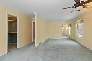 1021 Abbey Dr, Crystal Lake, IL 60014 - Photo 15