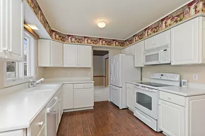 1021 Abbey Drive, Crystal Lake, IL 60014 - Photo 9