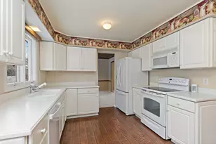 1021 Abbey Dr, Crystal Lake, IL 60014 - Photo 9